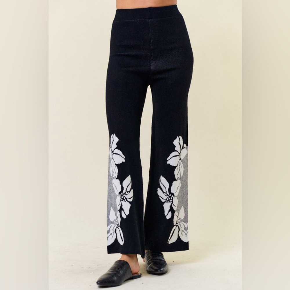 ON BLUE Knit Floral Detail Palazzo Pant in Black